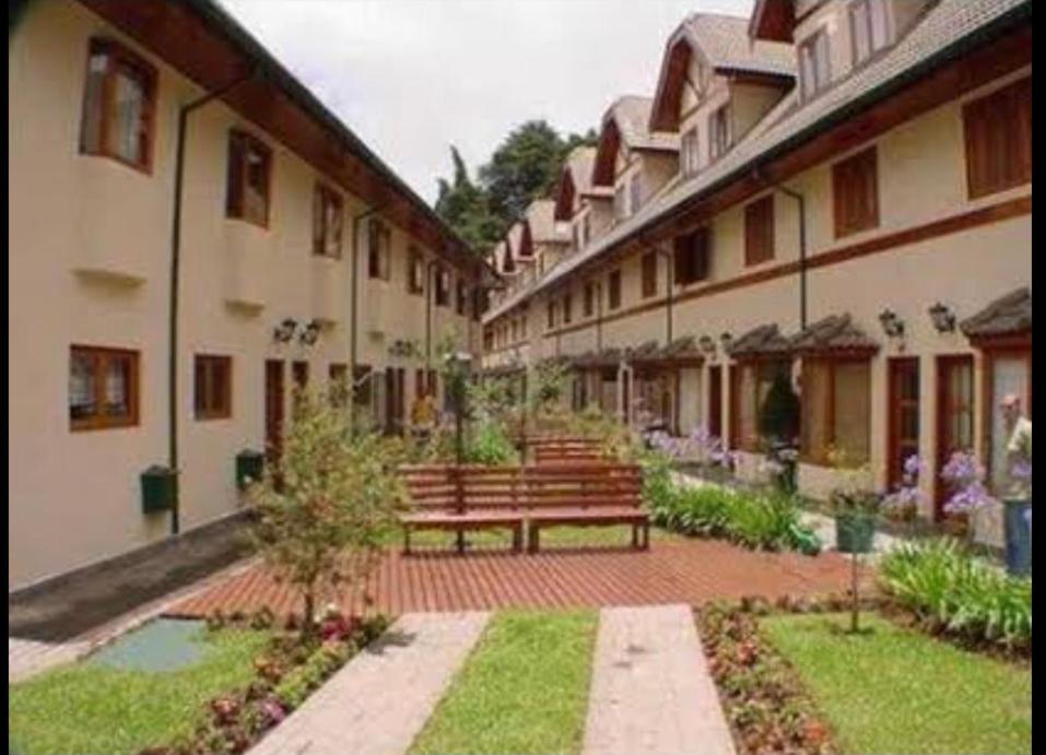 Casa Em Fechado Em *